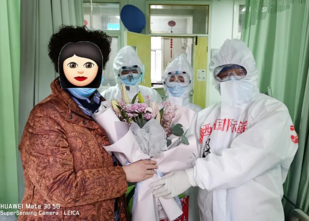 病房里的生日——西安國(guó)際醫(yī)學(xué)中心醫(yī)院赴湖北醫(yī)療隊(duì)為9位患者慶生