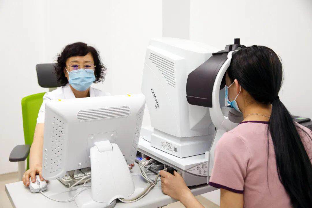 眼睛干澀、看不清字？ 快來這里檢查