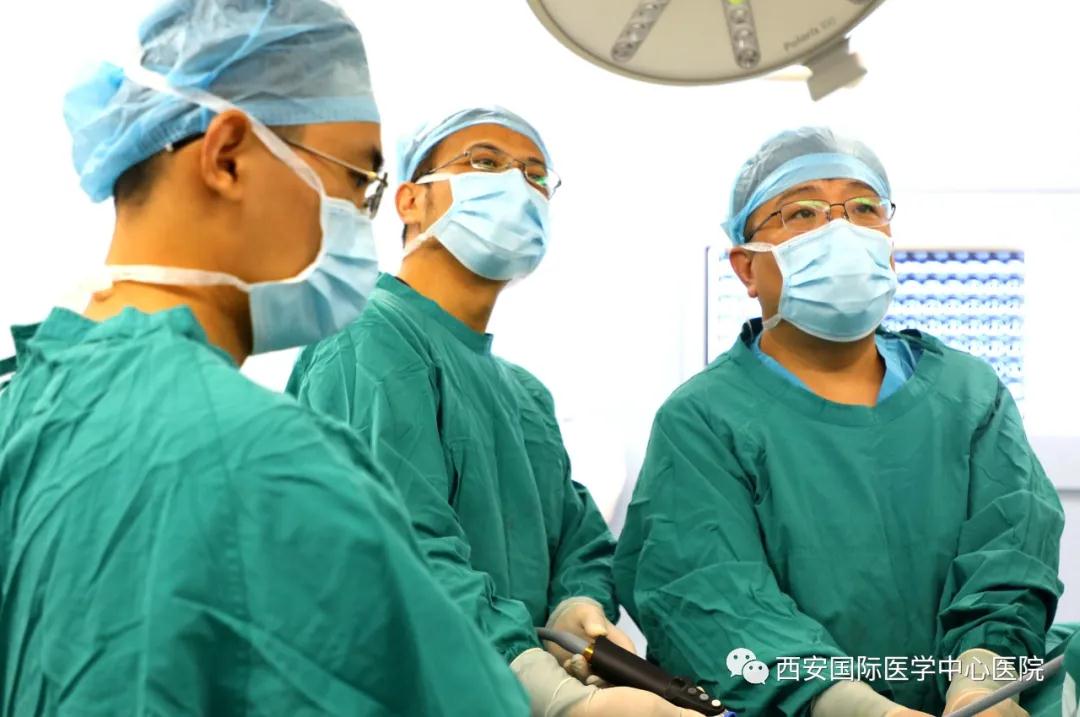 19年了，手上“汗流成河”！兩個小切口就治好這個“怪病”