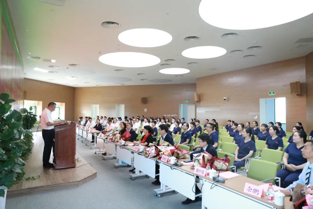 陽(yáng)光網(wǎng)—昔日并肩戰(zhàn) ，今日敘佳緣 隨州市中心醫(yī)院到國(guó)際醫(yī)學(xué)中心醫(yī)院參觀(guān)交流