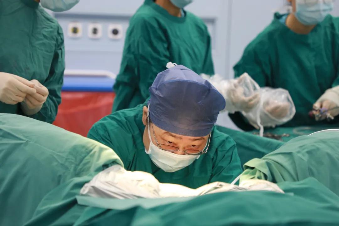 陽光網(wǎng)—大醫(yī)之道｜黃艷紅：中國(guó)首例“添宮寶寶”第一人