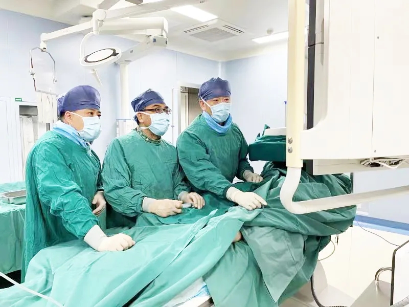 胸悶、腹脹、乏力……患者突發(fā)布加綜合征 介入治療把命救