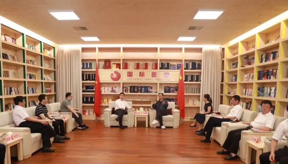 國家發(fā)展改革委社會(huì)司副司長孫志誠一行蒞臨國際醫(yī)學(xué)調(diào)研