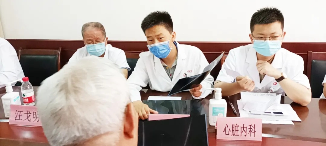 西安國際醫(yī)學(xué)中心醫(yī)院開展“致敬老黨員、老革命”義診活動(dòng)