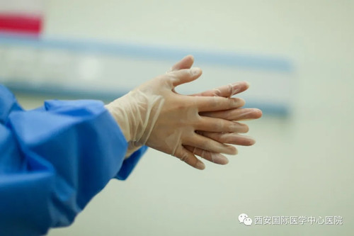 49秒！她的手，已接種了13230人