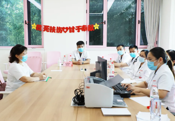 不掛號，解決多個問題，多學科MDT聯(lián)合門診讓更年期女性少跑腿，更安心！