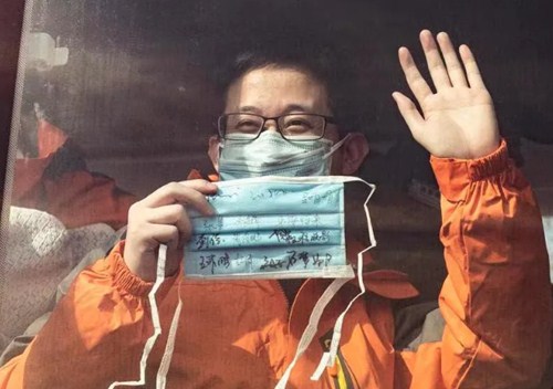 戰(zhàn)疫攝影作品《醫(yī)生》榮獲“世界城地組織亞太區(qū)攝影大賽”“社區(qū)抗疫”類(lèi)唯一大獎(jiǎng)