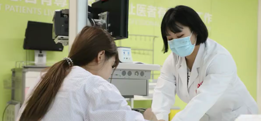 出院手續(xù)床前辦理，“移動結(jié)算車”便民又惠民！