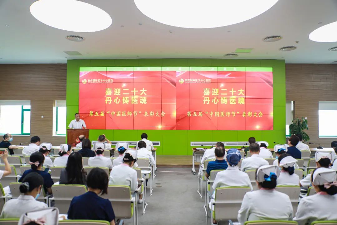 慶祝醫(yī)師節(jié)，致敬最美的你們！