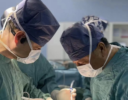 這臺(tái)手術(shù)，只有他......