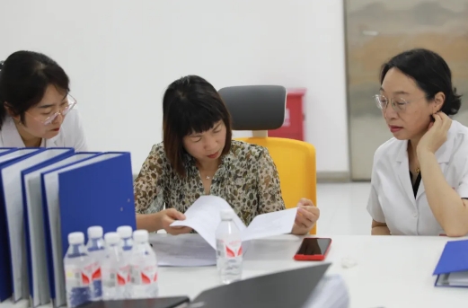 陜西省藥品和疫苗檢查中心一行來(lái)我院監(jiān)督檢查