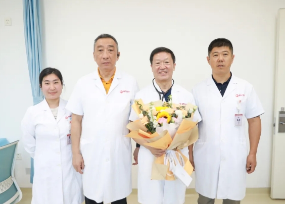醫(yī)路相伴 感懷師恩！我院開展教師節(jié)慰問活動