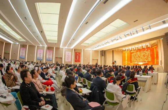 接續(xù)奮斗啟新篇！這場總結表彰大會奮進感滿滿