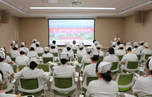 辨證、貼敷、耳穴……解鎖中醫(yī)護理“新技能”