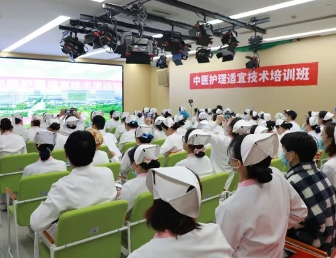 卷技能！護(hù)理骨干集體“充電” 解鎖四大中醫(yī)硬核技術(shù)