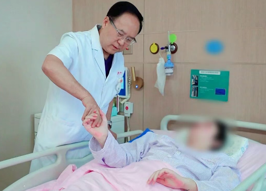 “智能教練”來了！賀西京團(tuán)隊(duì)用AI為截癱患者“定制”理想步態(tài)