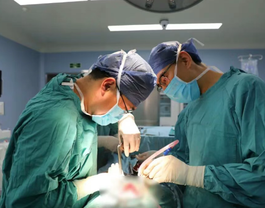 腰痛腿麻，是癌轉(zhuǎn)移？專家一查：竟是比轉(zhuǎn)移更罕見(jiàn)的“元兇”